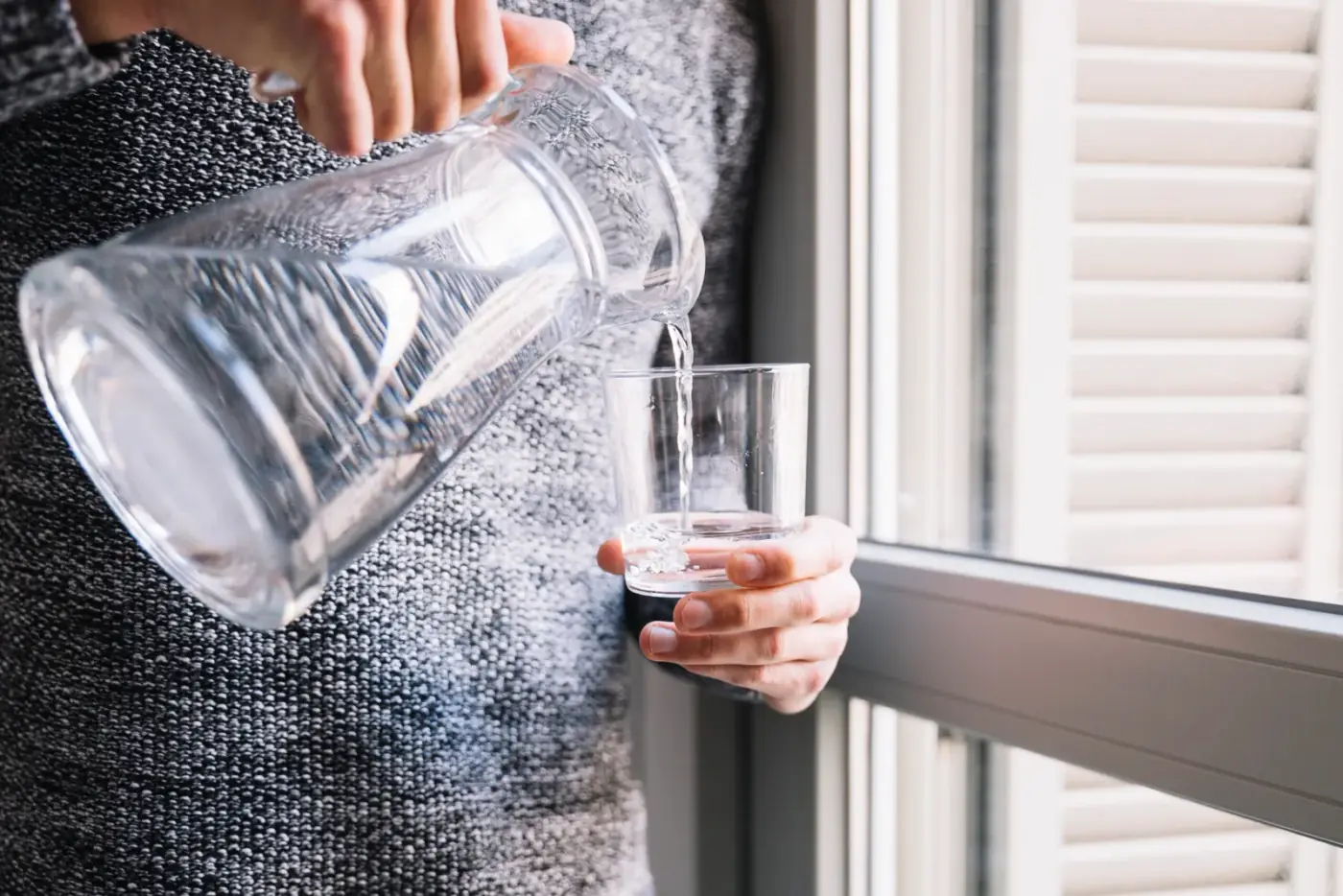 Welke accessoires heb ik nodig bij een waterdestilleerder om gedestilleerd water te maken?